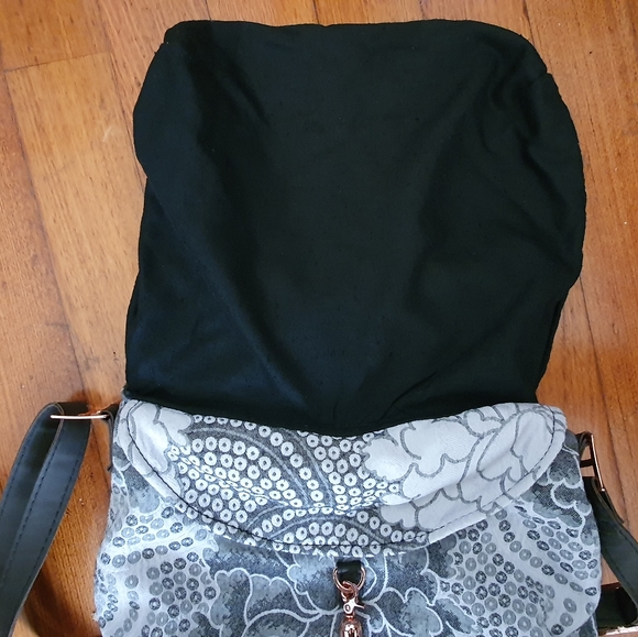 Women's cross body shoulder bag hook lock - Picture 8 of 9